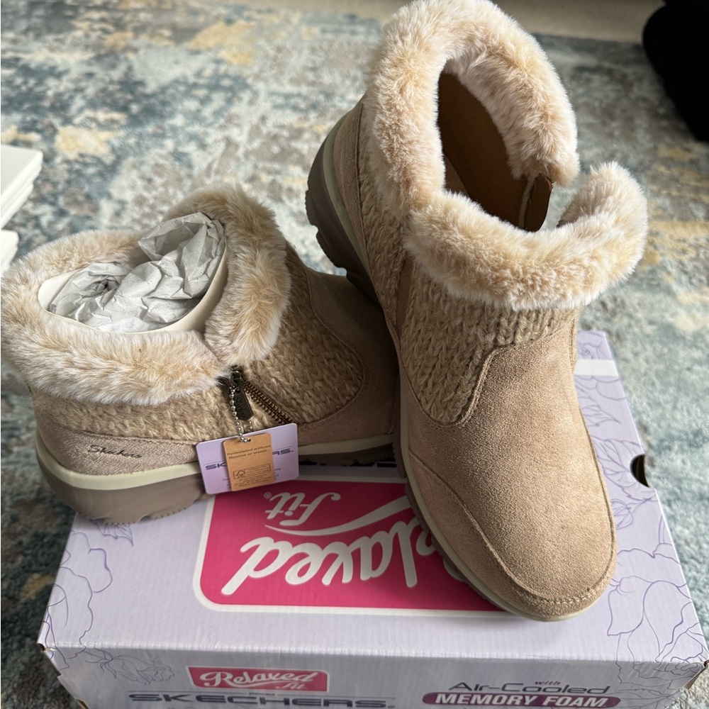 Skechers Warm Hearted Boots size 10